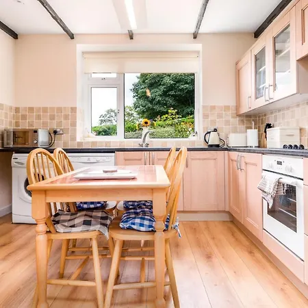 Sea View Cottage, Dunsley بيت للعطل
